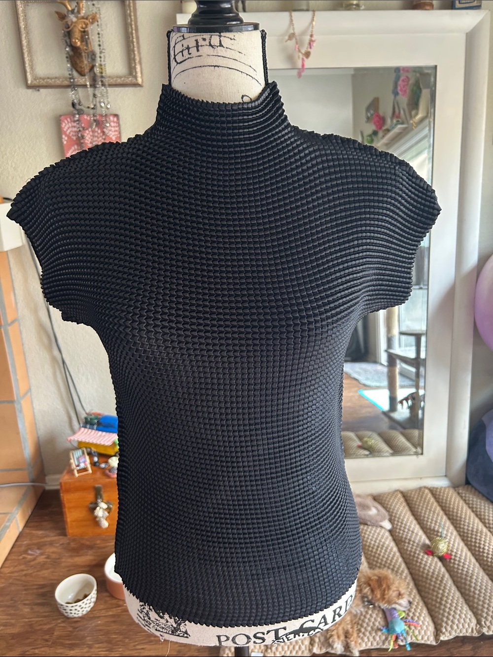 SUUUUPER UNIQUE!! Black Textured Mock Neck Cap-Sleeve Top - Unbranded